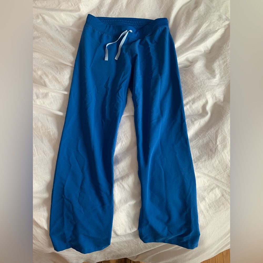 FIGS woman scrub pants “Basic”